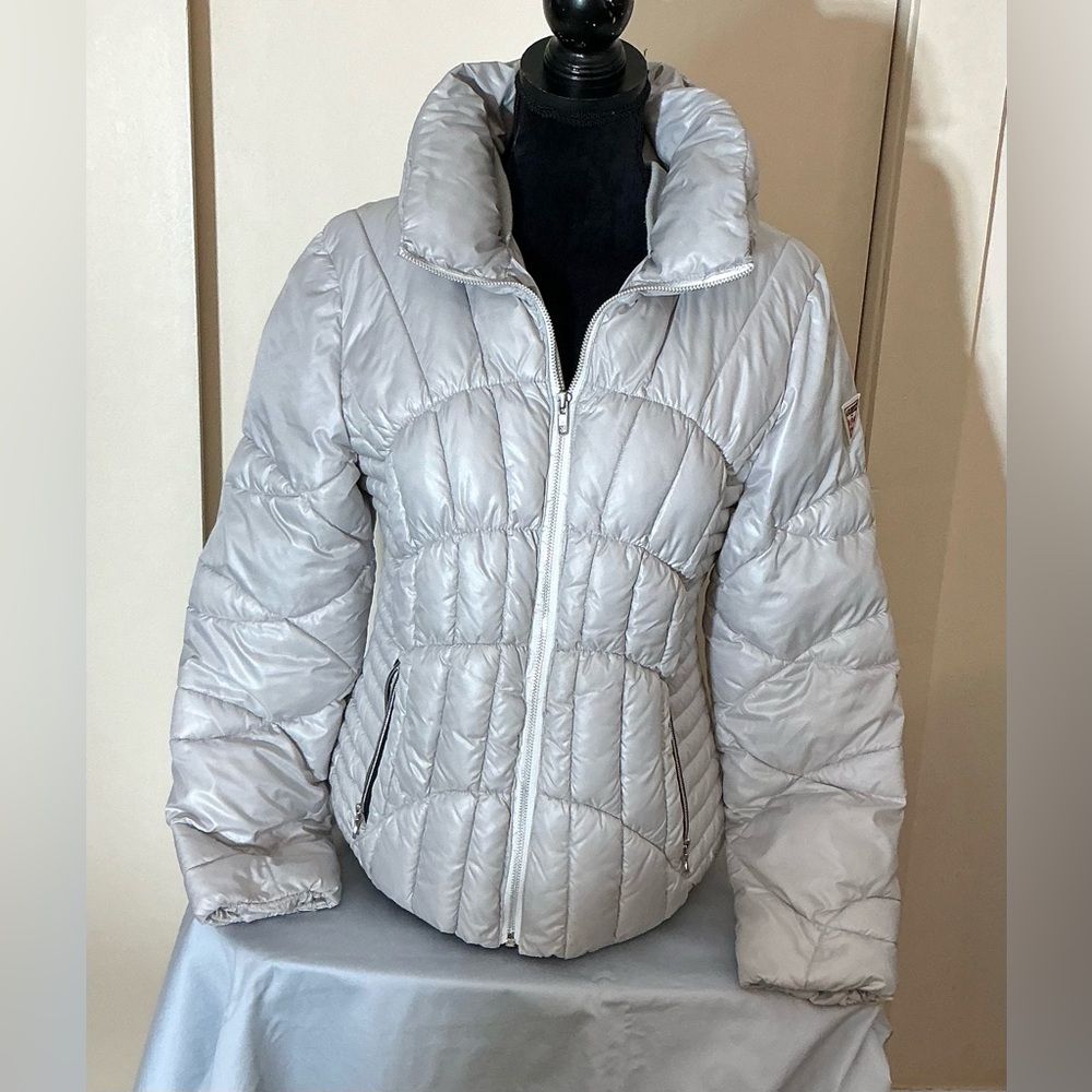 Beautiful GUESS puffer jacket❄️❄️❄️